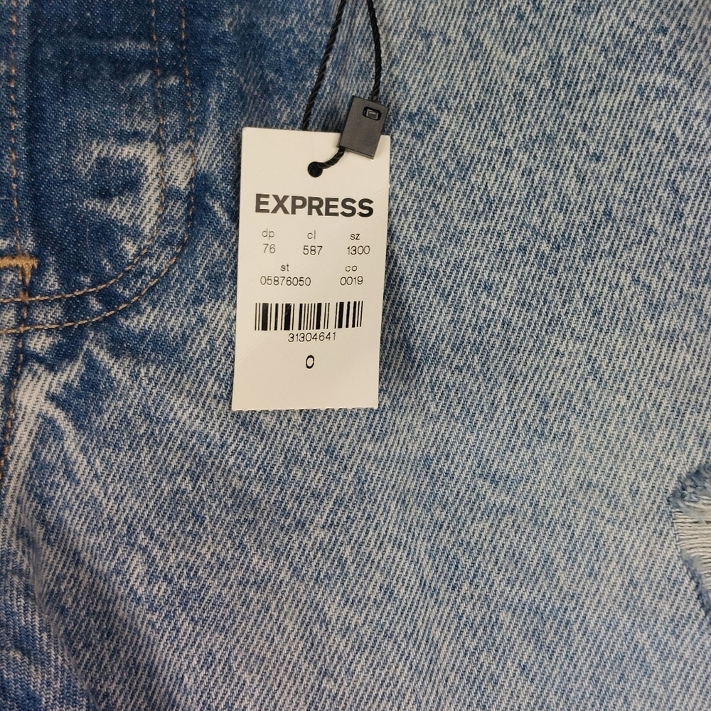 EXPRESS JEANS WOMENS BLUE BOYFRIEND MIDI ACID WASH DISTRESSED DENIM SHORTS SZ 0 - Picture 2 of 10